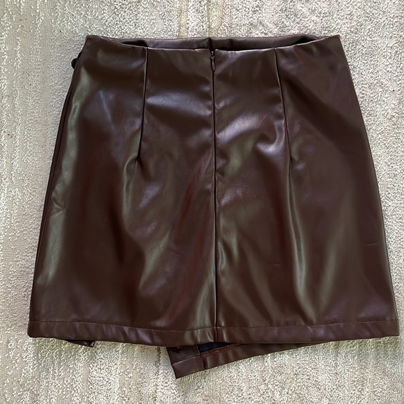 SHEIN MINI LEATHER SKIRT - Picture 2 of 3